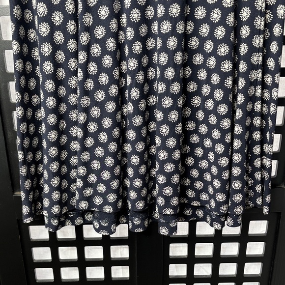 💙 LOFT Navy White Midi Skirt XS Flowy Stretch Women's Pull On Casual 💙 - Picture 5 of 12